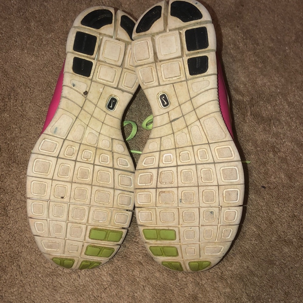 used nikes!!!! - Picture 2 of 8